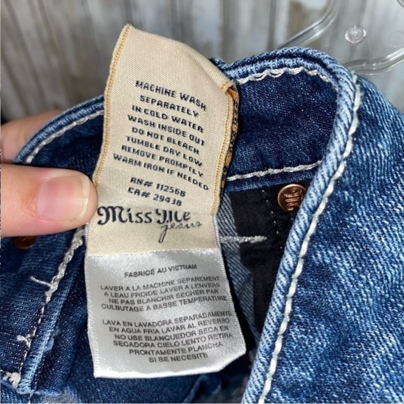 Miss Me Boot Fray Cutoff Jeans - Picture 6 of 6